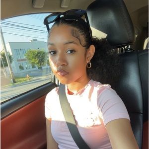 Meet your Posher, Alexis